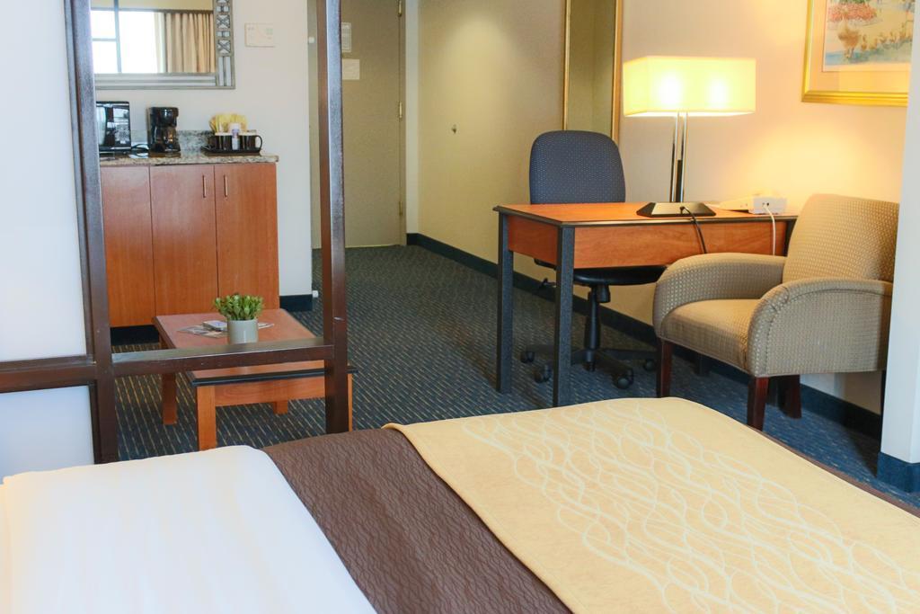 Comfort Inn & Suites Logan International Airport Revere Exterior foto