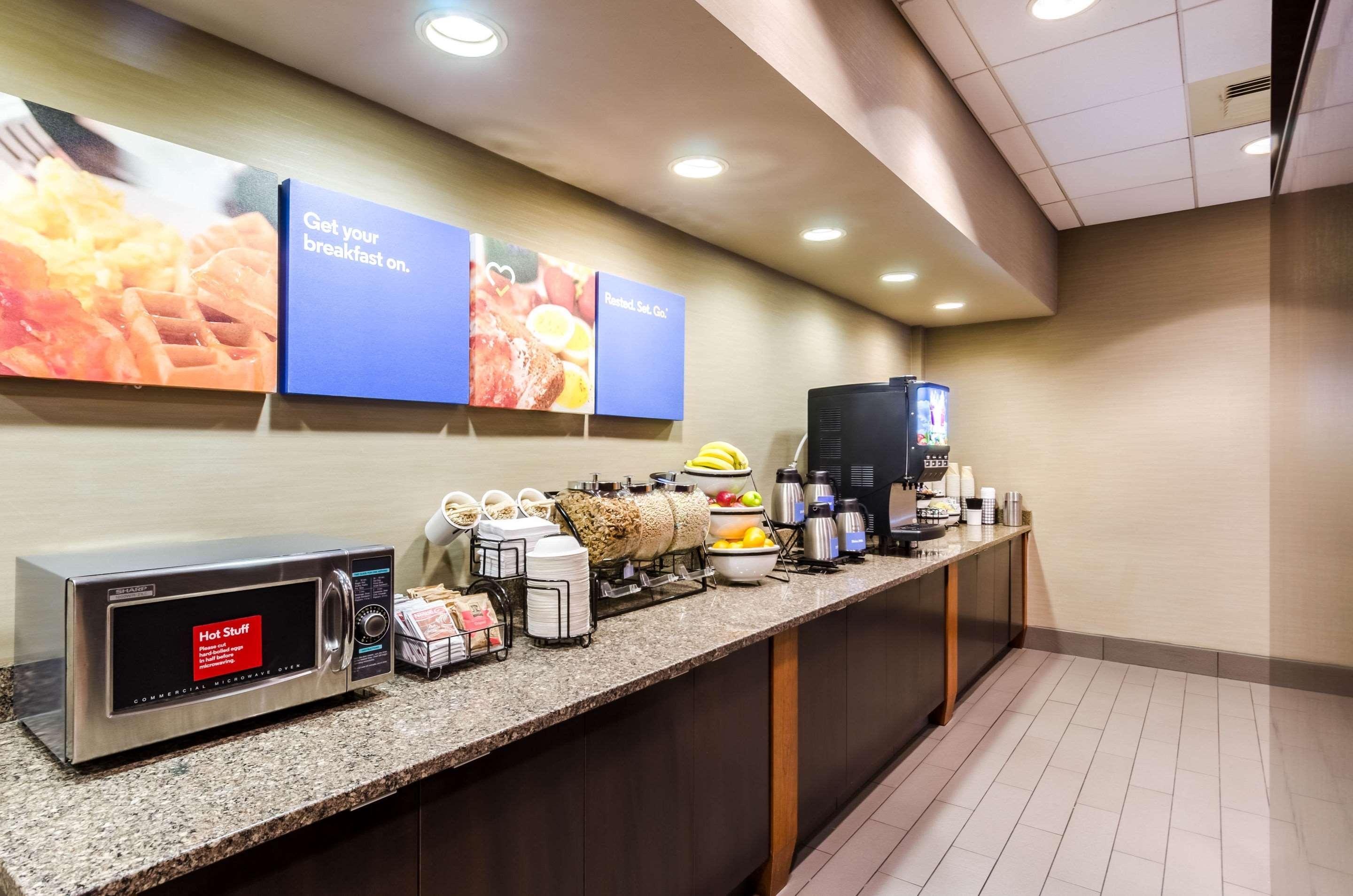 Comfort Inn & Suites Logan International Airport Revere Exterior foto