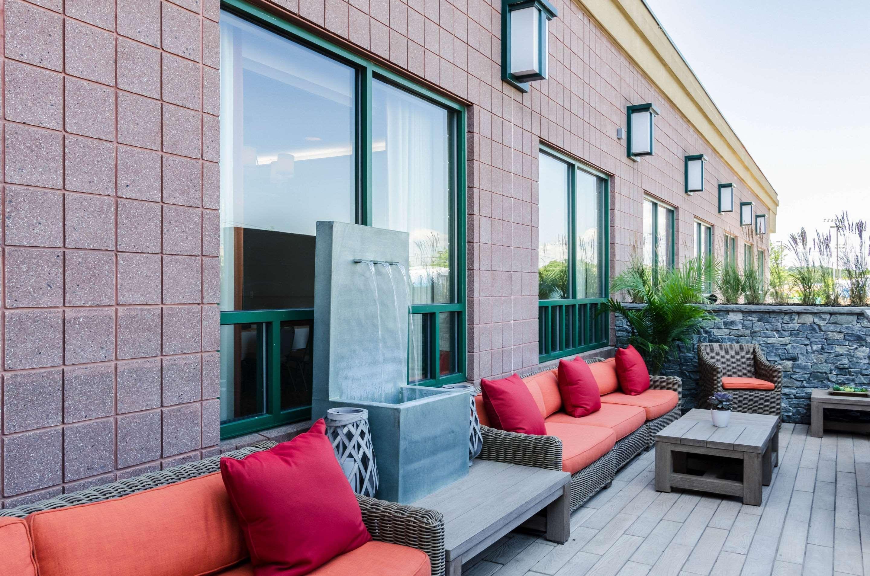 Comfort Inn & Suites Logan International Airport Revere Exterior foto
