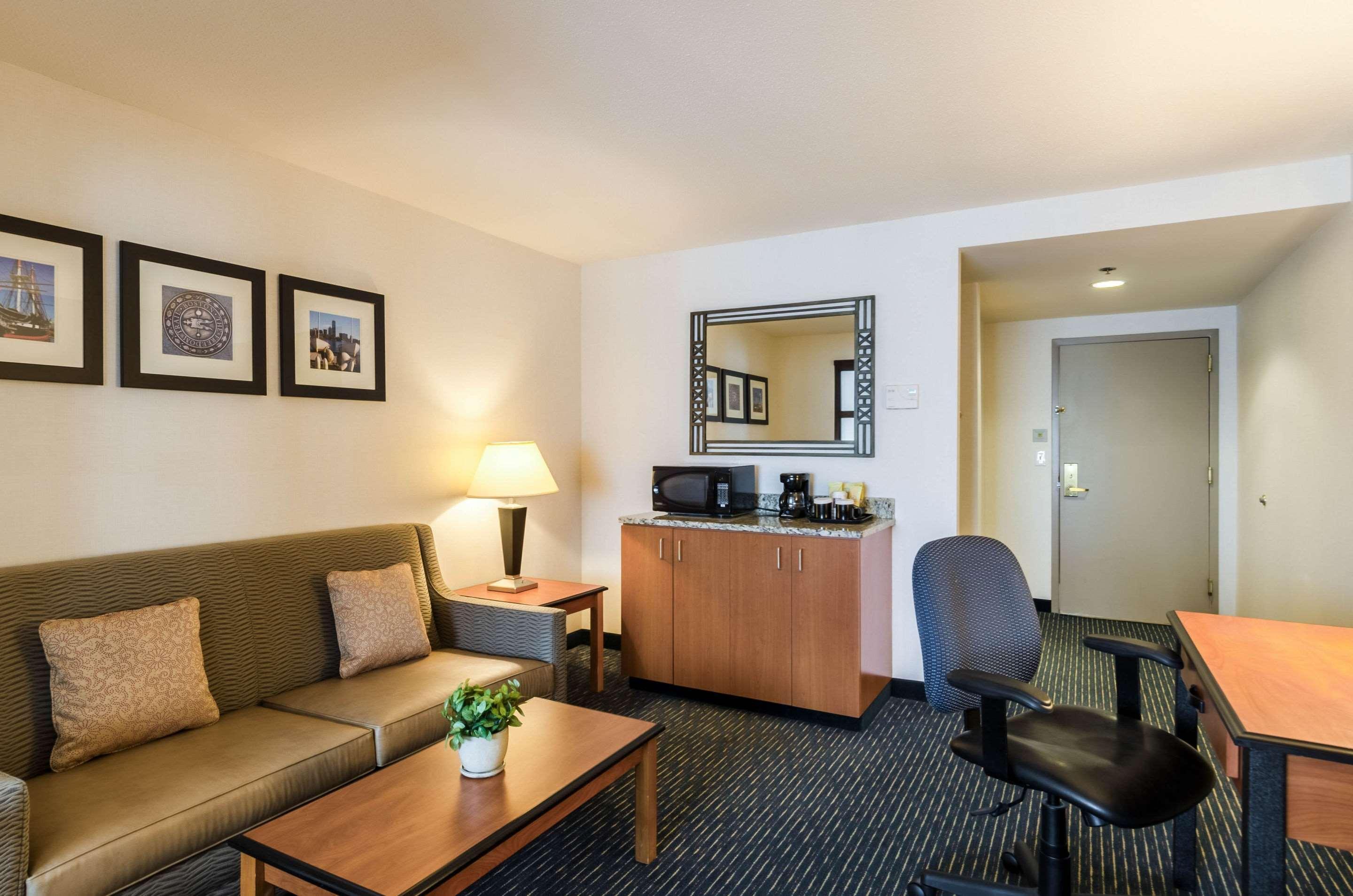Comfort Inn & Suites Logan International Airport Revere Exterior foto