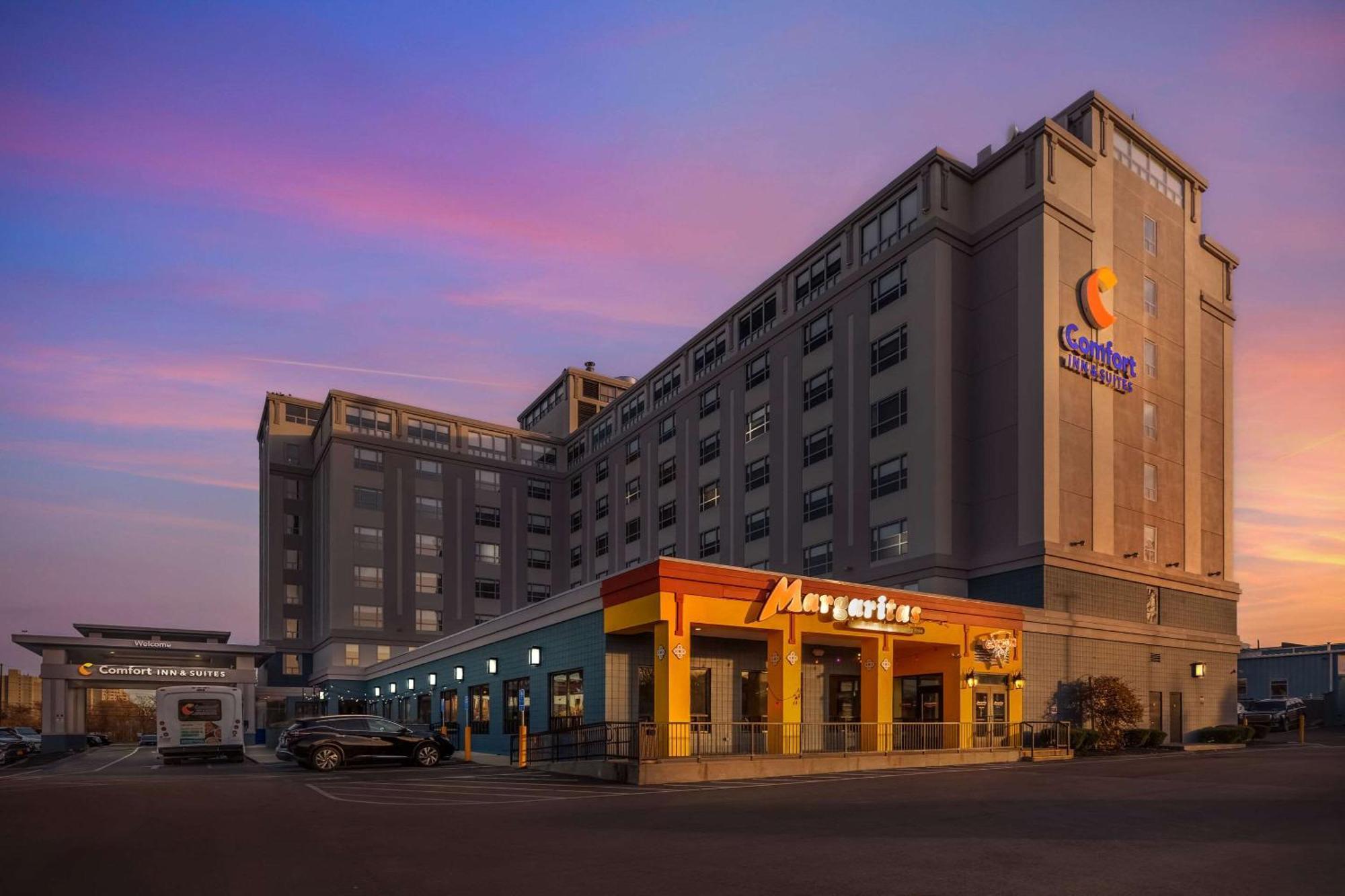 Comfort Inn & Suites Logan International Airport Revere Exterior foto