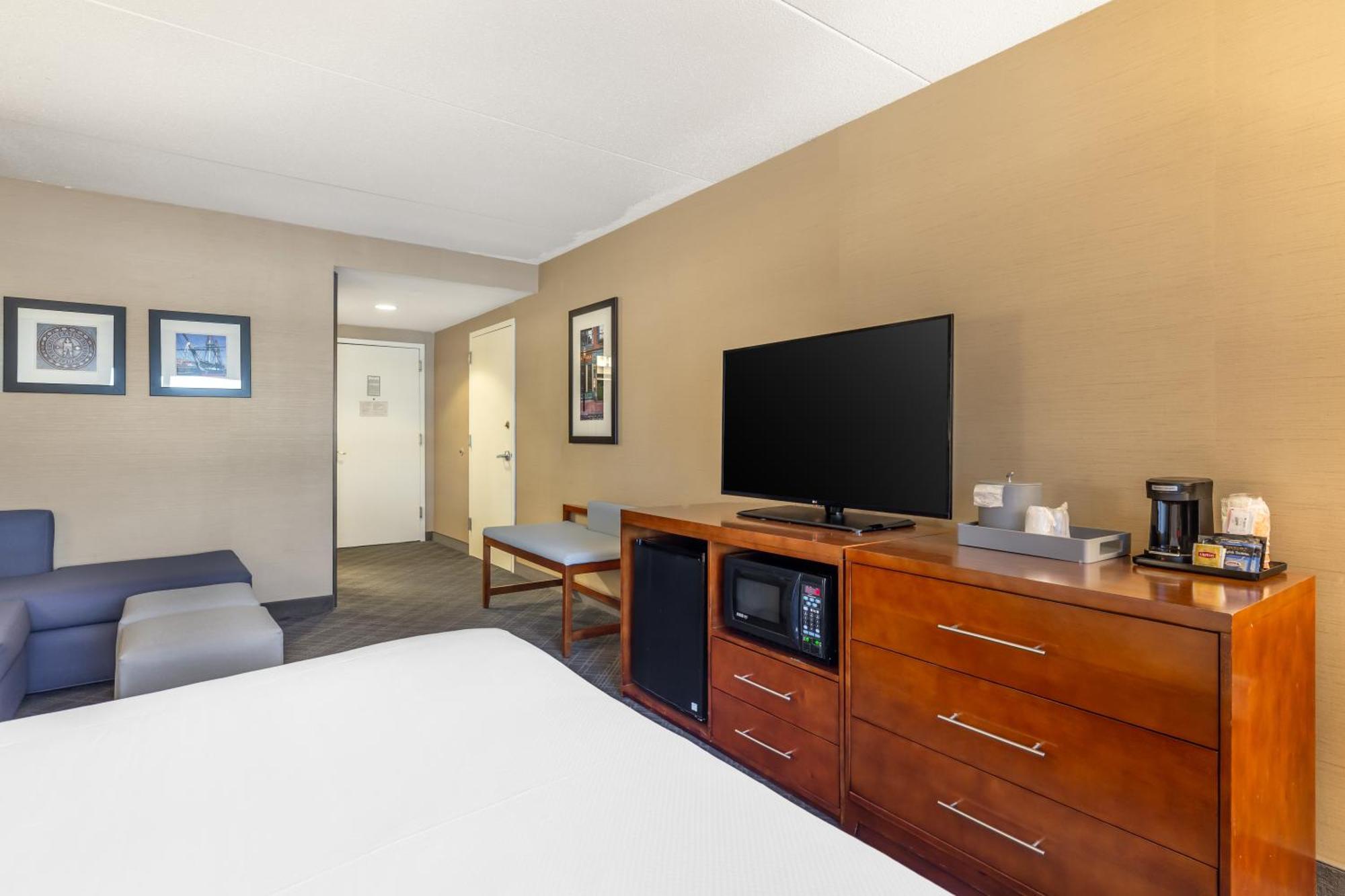 Comfort Inn & Suites Logan International Airport Revere Exterior foto